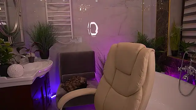 Snapshot of LittleJulii chatting on 05.15.26 LittleJulii online show from 05.15.26