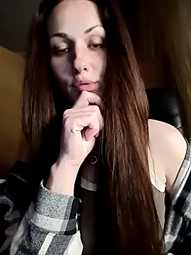 Snapshot of LunaCrystall chatting on 04.19.26 LunaCrystall online show from 04.19.26