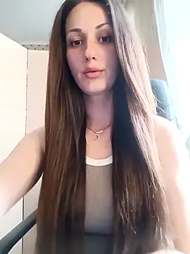 Snapshot of LunaCrystall chatting on 04.24.26 LunaCrystall online show from 04.24.26