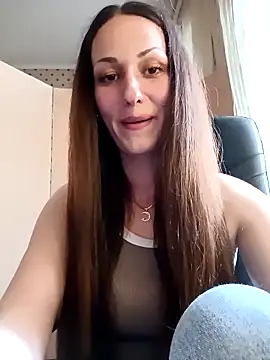 Snapshot of LunaCrystall chatting on 04.26.26 LunaCrystall online show from 04.26.26