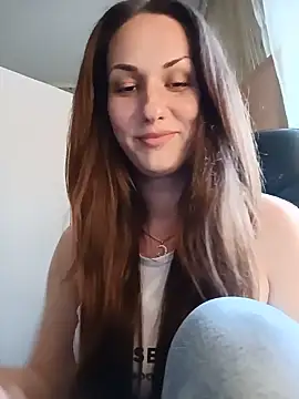 Snapshot of LunaCrystall chatting on 05.19.26 LunaCrystall online show from 05.19.26