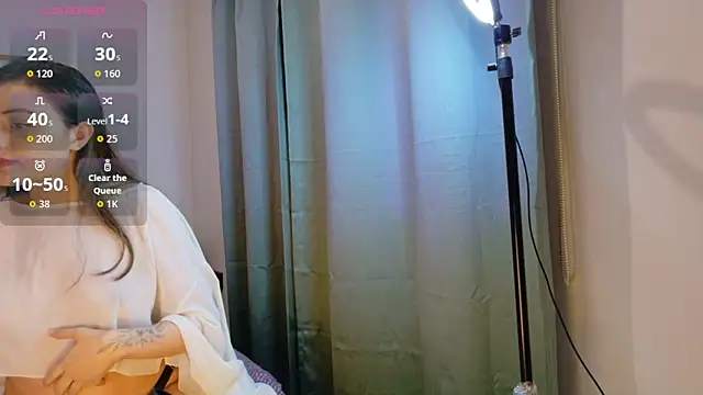 liamonroex2 online show from 04.17.26