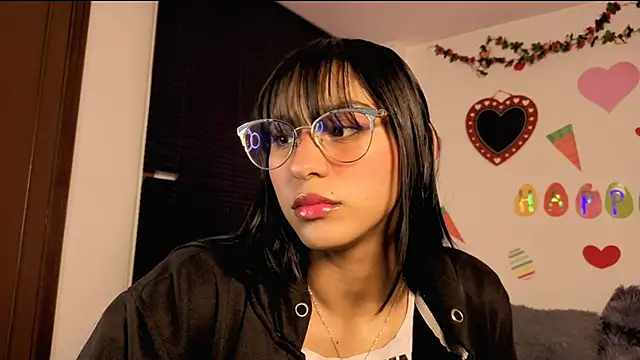Snapshot of PaulaCutexs chatting on 04.29.26 PaulaCutexs online show from 04.29.26