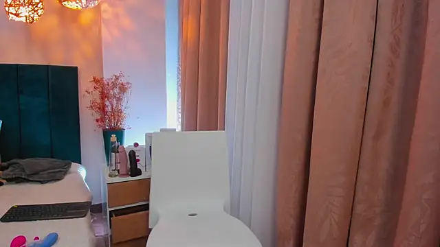 SabrinaWarren  online show from 06.02.26