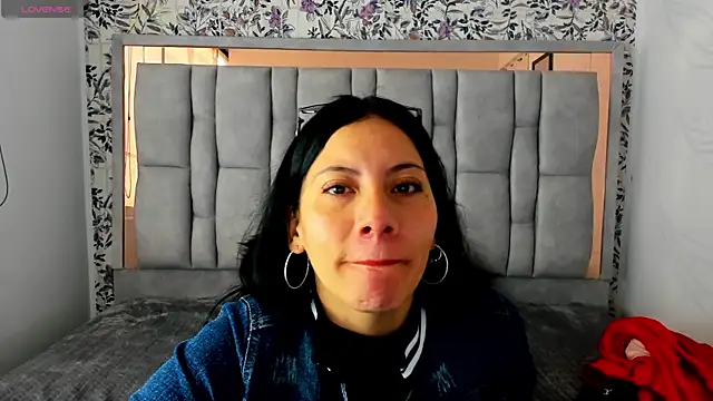 Abril Fox   online show from 06.27.26