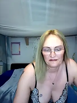 roxy 74 online show from 04.13.26