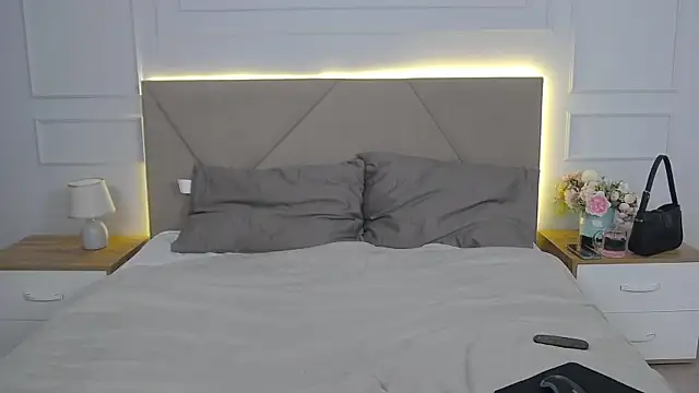 Sophie Rays online show from 06.08.26