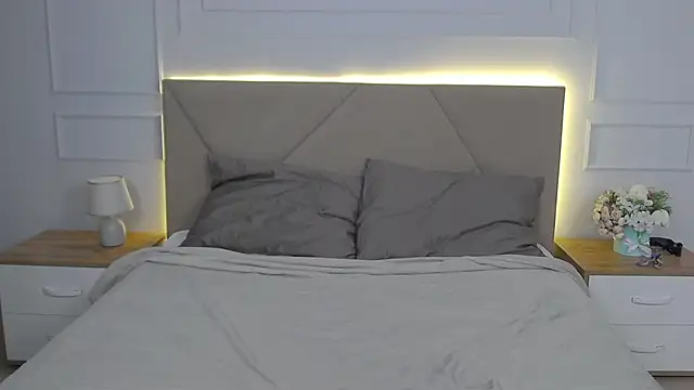 Sophie Rays online show from 06.12.26