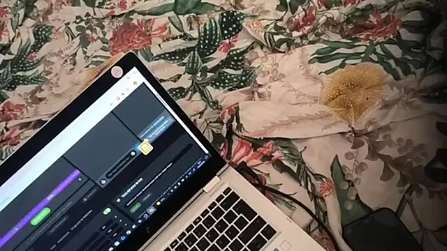 Snapshot of DanteYJuri chatting on 04.03.26 DanteYJuri online show from 04.03.26