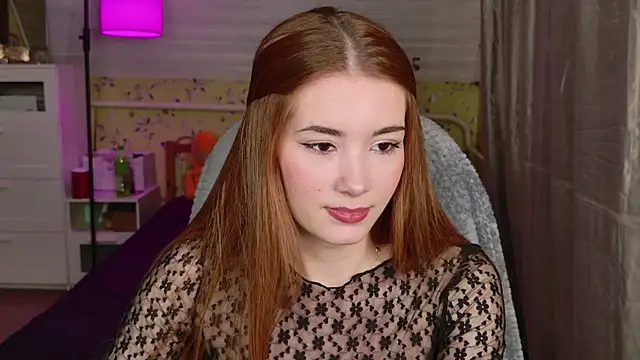 Snapshot of Lunavira chatting on 05.21.26 Lunavira online show from 05.21.26