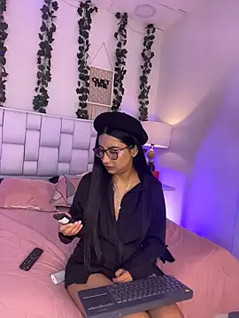 Gretel Streit online show from 04.13.26