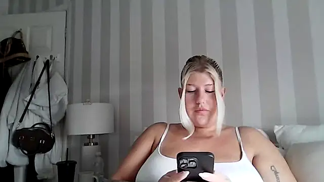 Lexi Laura online show from 04.17.26