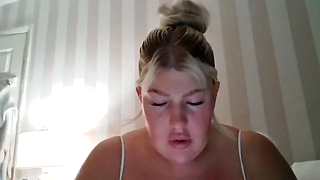 Lexi Laura online show from 04.18.26