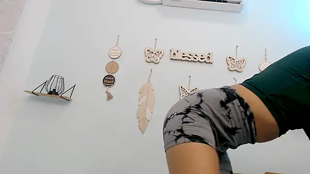 hotlatinaluna23 online show from 05.27.26