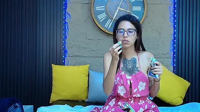 Emily Lopera online show from 06.17.26