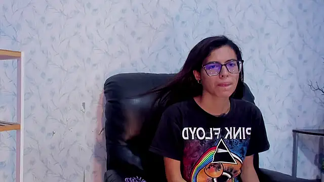 Emily Lopera online show from 07.04.26