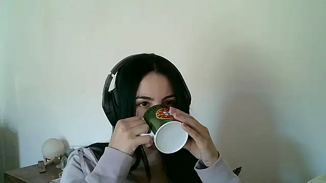 Snapshot of AnabeleNogueira chatting on 06.17.26 AnabeleNogueira online show from 06.17.26