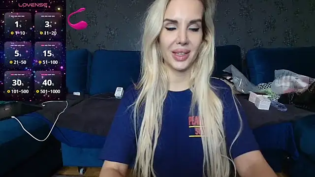 Snapshot of SexyQueenNina chatting on 12.19.24 SexyQueenNina online show from 12.19.24