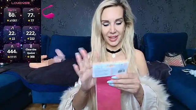 Snapshot of SexyQueenNina chatting on 12.24.24 SexyQueenNina online show from 12.24.24