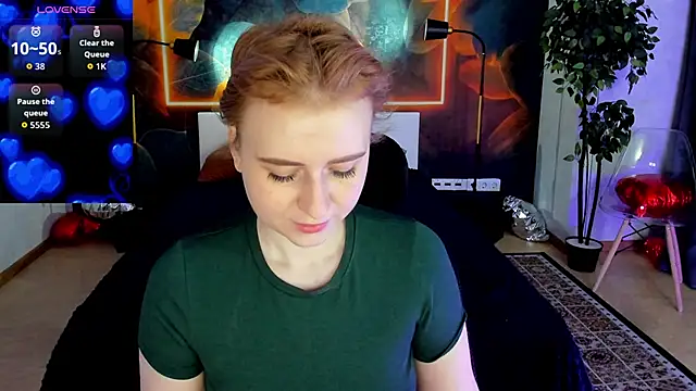 Snapshot of Shiny_Liss chatting on 05.19.26 Shiny Liss online show from 05.19.26