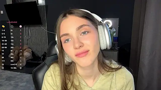 Veluxe online show from 04.05.26