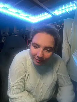 Snapshot of curvyneon chatting on 04.12.26 curvyneon online show from 04.12.26