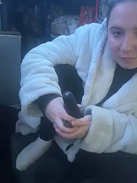 Snapshot of curvyneon chatting on 04.13.26 curvyneon online show from 04.13.26