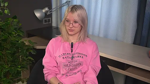 DinaSporn online show from 03.17.26