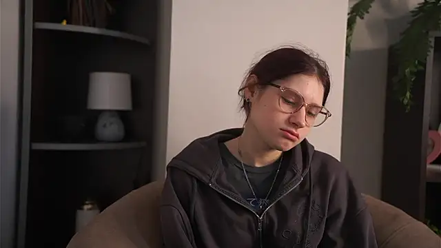 Snapshot of KaryLias chatting on 03.16.26 KaryLias online show from 03.16.26