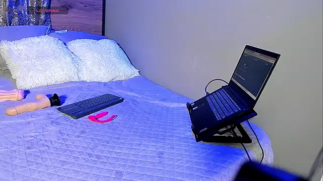 Snapshot of Enzoo98_ chatting on 03.15.26 Enzoo98 online show from 03.15.26