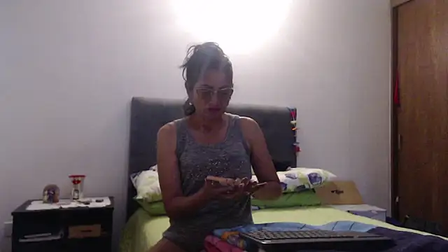 Snapshot of Taniafirelux chatting on 03.25.26 Taniafirelux online show from 03.25.26