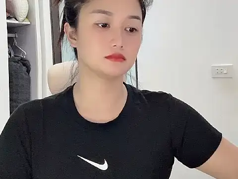 AmyLinee 1 online show from 05.17.26