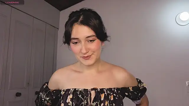 Snapshot of AleblancXOXO chatting on 05.28.26 AleblancXOXO online show from 05.28.26