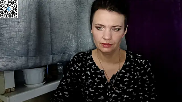 Snapshot of HotMamaQueen234 chatting on 05.14.26 HotMamaQueen234 online show from 05.14.26