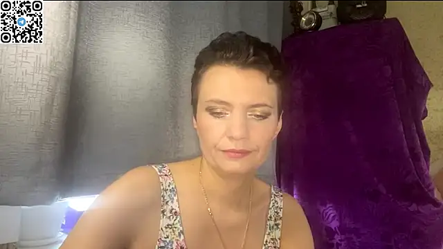 Snapshot of HotMamaQueen234 chatting on 05.29.26 HotMamaQueen234 online show from 05.29.26