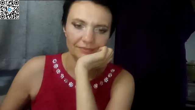 Snapshot of HotMamaQueen234 chatting on 06.11.26 HotMamaQueen234 online show from 06.11.26