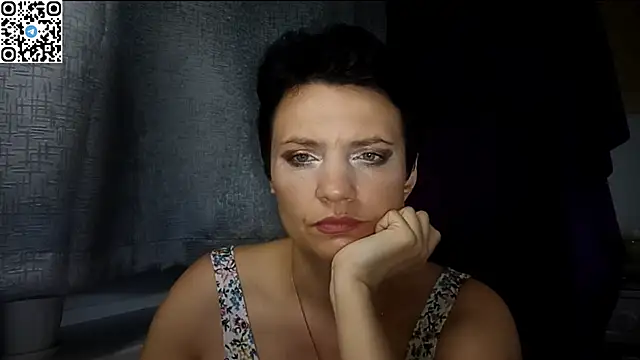 Snapshot of HotMamaQueen234 chatting on 06.13.26 HotMamaQueen234 online show from 06.13.26