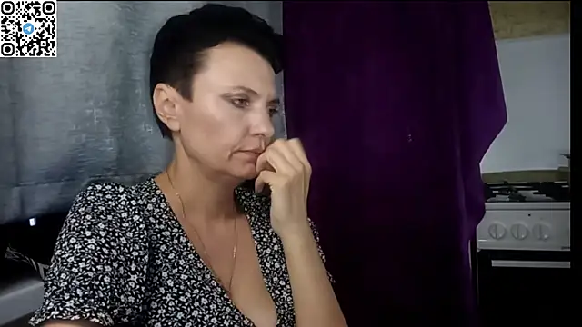 Snapshot of HotMamaQueen234 chatting on 06.25.26 HotMamaQueen234 online show from 06.25.26