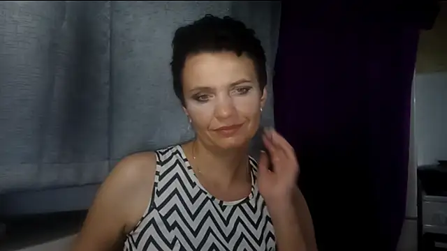 Snapshot of HotMamaQueen234 chatting on 08.04.26 HotMamaQueen234 online show from 08.04.26