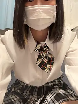 Snapshot of Mika-chan chatting on 04.10.26 Mika-chan online show from 04.10.26