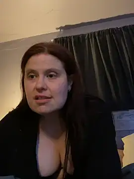 Snapshot of JulieetteLatte chatting on 04.27.26 JulieetteLatte online show from 04.27.26
