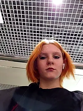 NinaParri online show from 04.04.26