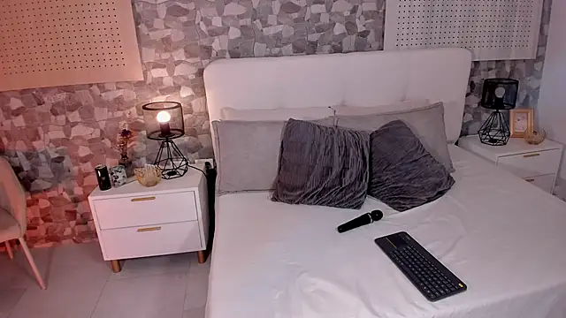 violeta hills  online show from 05.30.26