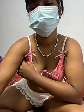 Snapshot of honeyi_babe chatting on 06.18.26 honeyi babe online show from 06.18.26