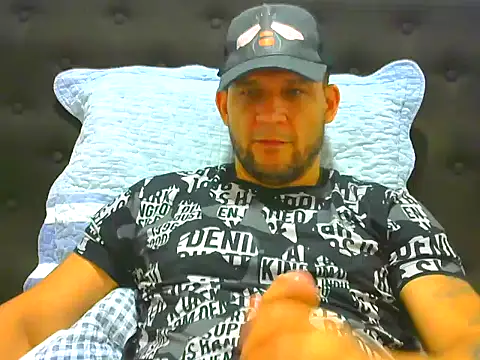 Snapshot of altenori chatting on 06.04.26 altenori online show from 06.04.26