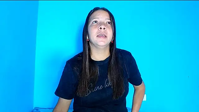Snapshot of ambar69noir chatting on 06.18.26 ambar69noir online show from 06.18.26