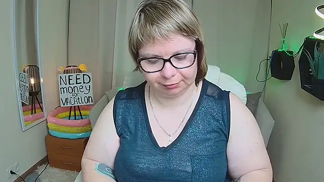Snapshot of BonnnyBoobsy chatting on 05.22.26 BonnnyBoobsy online show from 05.22.26
