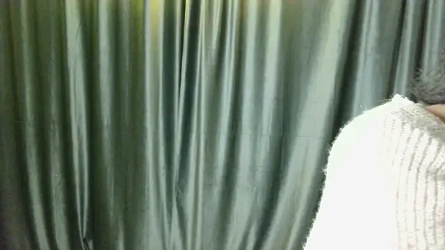 Layla Muur online show from 05.15.26