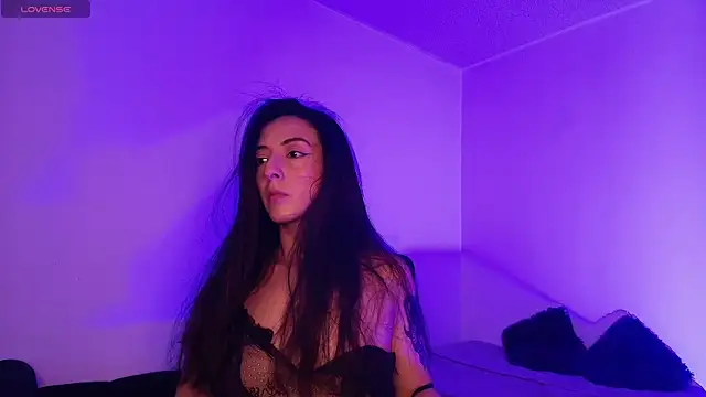 Nicolwhitee online show from 04.20.26
