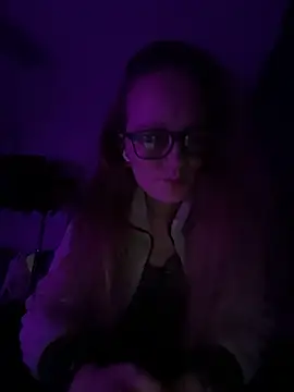 LizzieZ1975 online show from 05.26.26